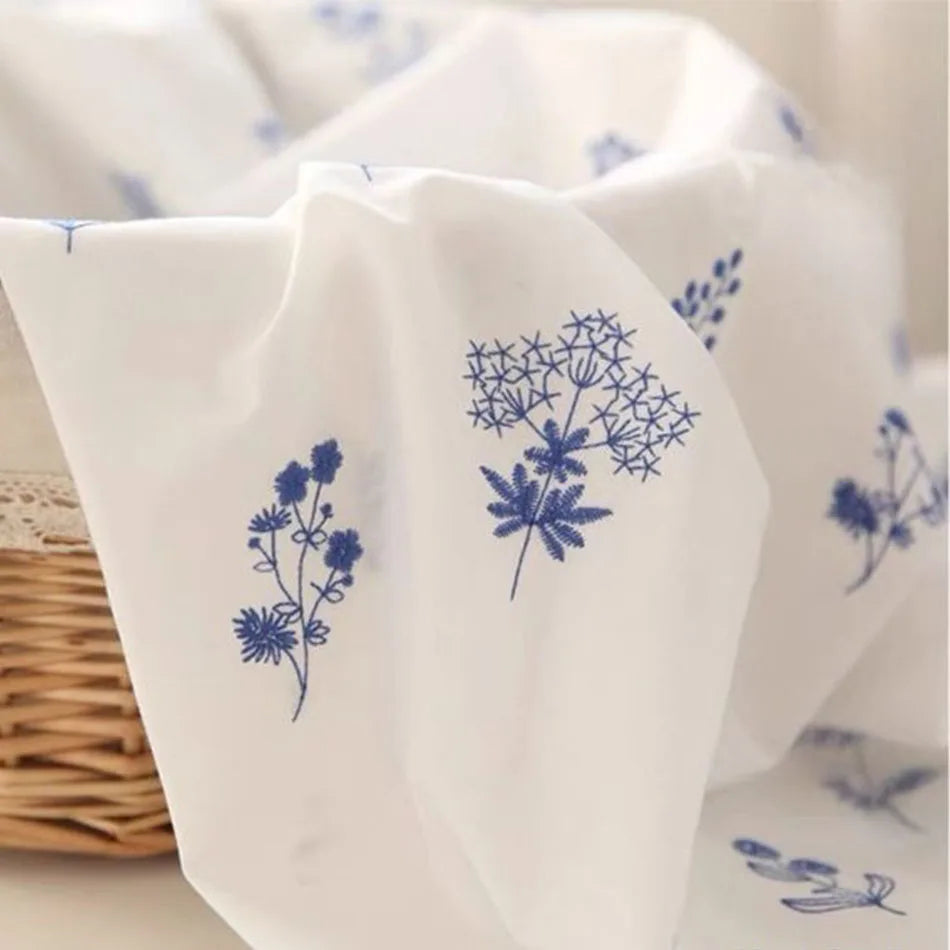 Nappe en coton brodée fleurs