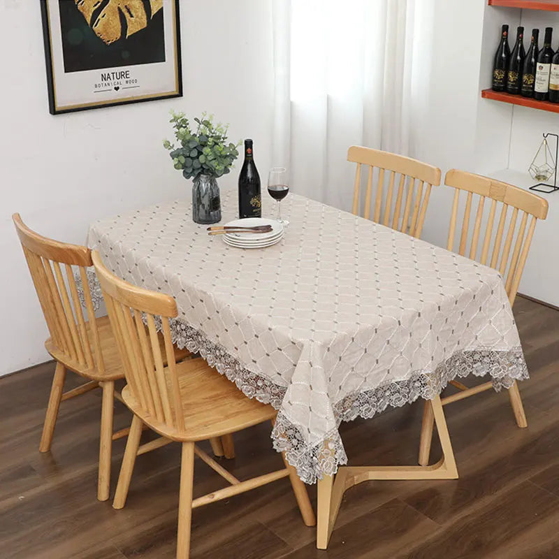 Nappe en coton brodée et dentelle