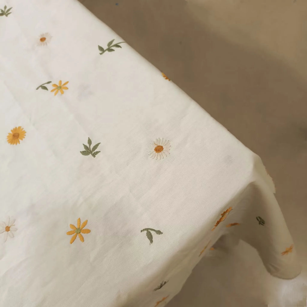 Nappe en coton brodée fleurs