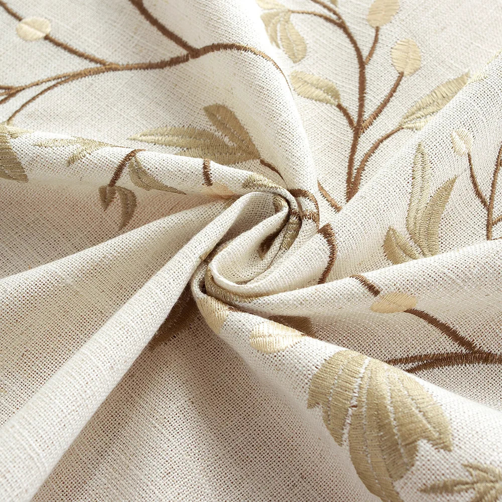 Nappe ronde brodée en coton