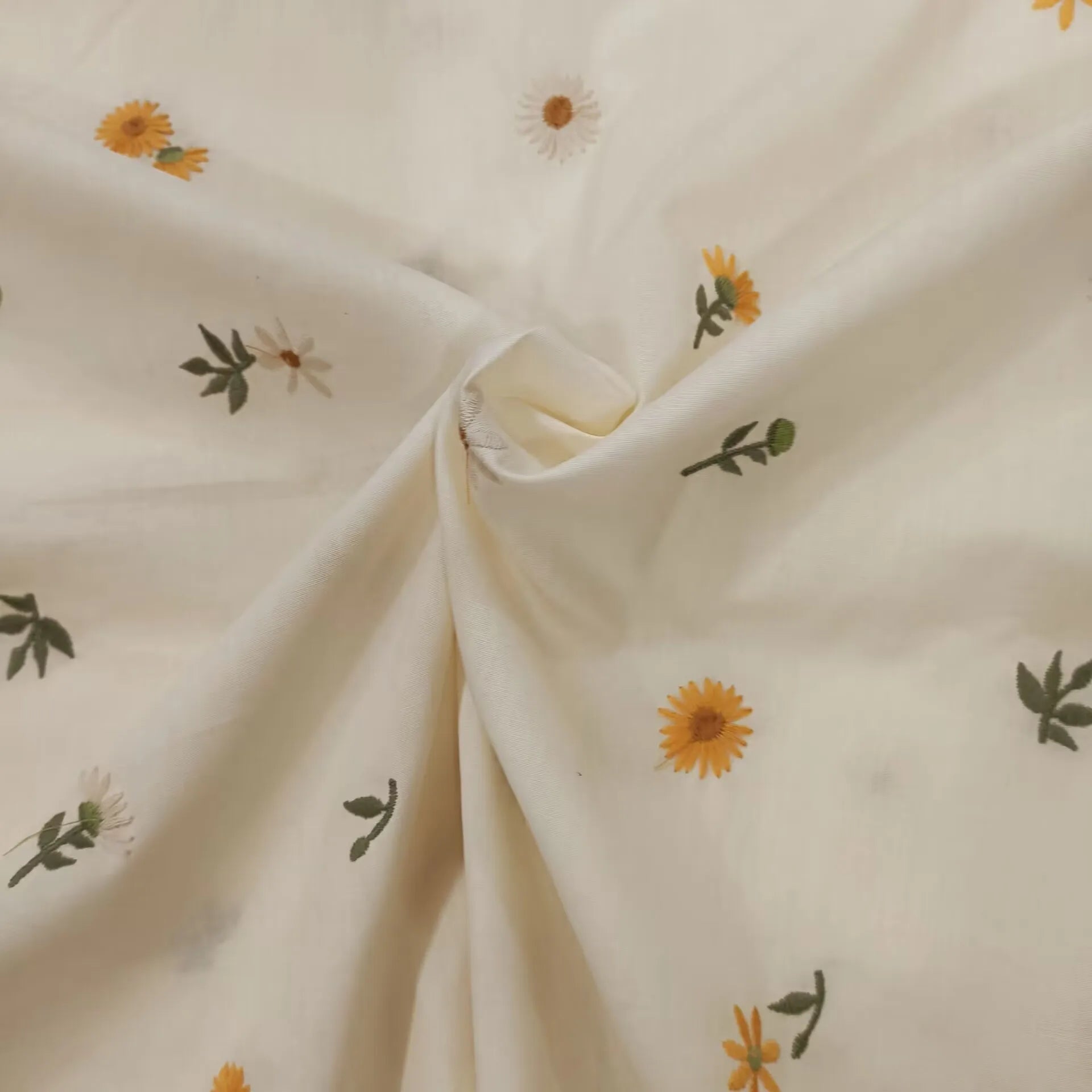 Nappe en coton brodée fleurs