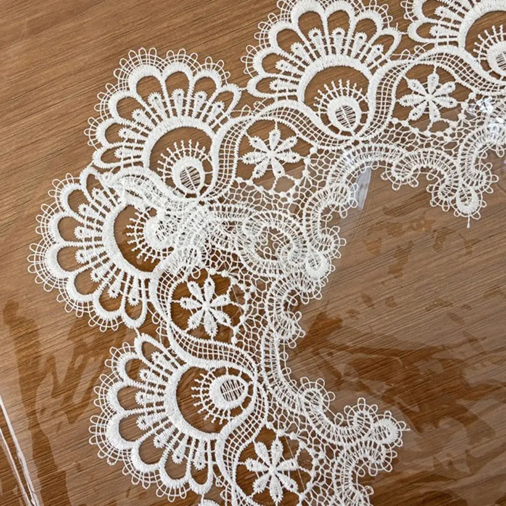 Nappe de table en PVC transparent avec dentelle