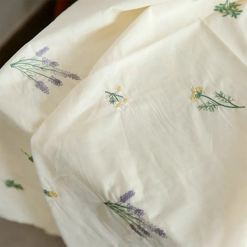 Nappe en coton brodée fleurs