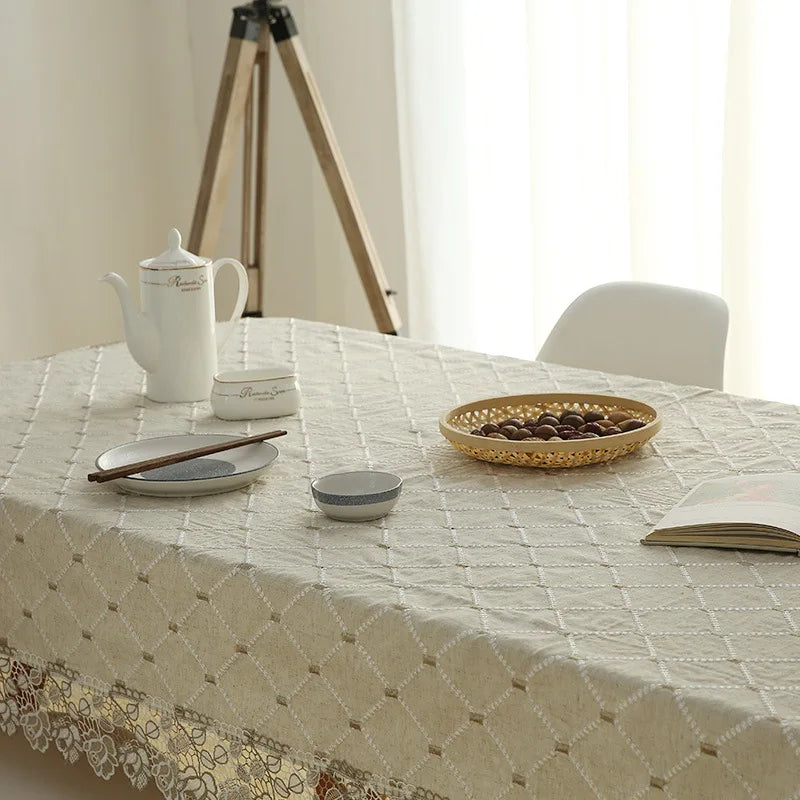 Nappe en coton brodée et dentelle