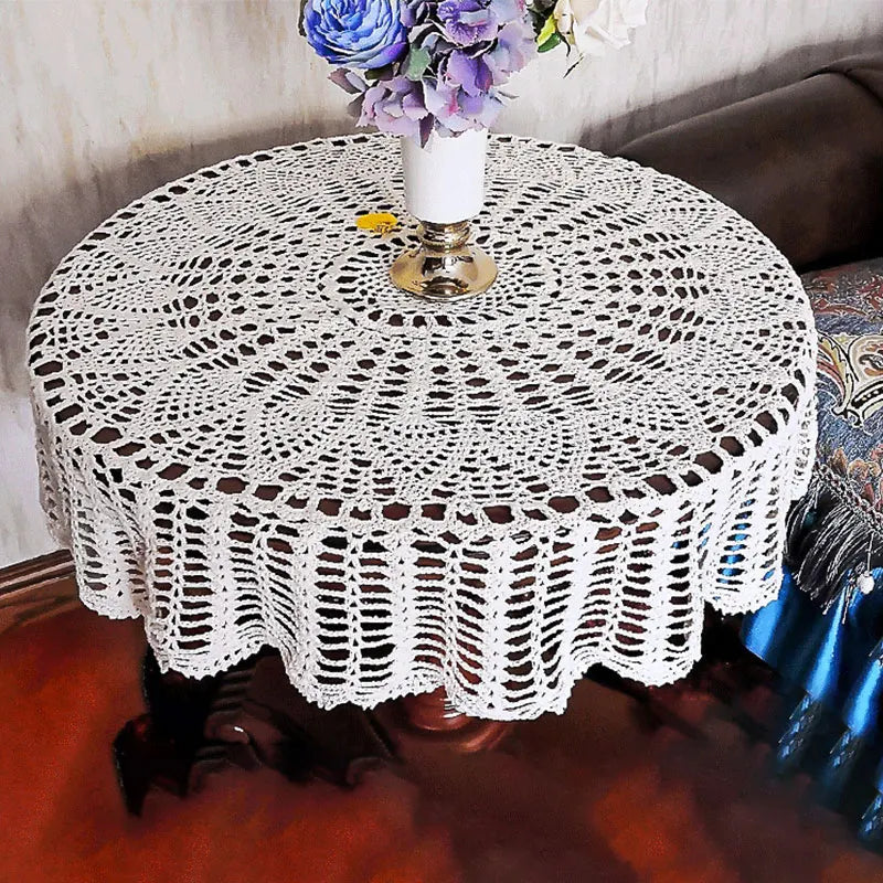 Nappe de table ronde en crochet blanc