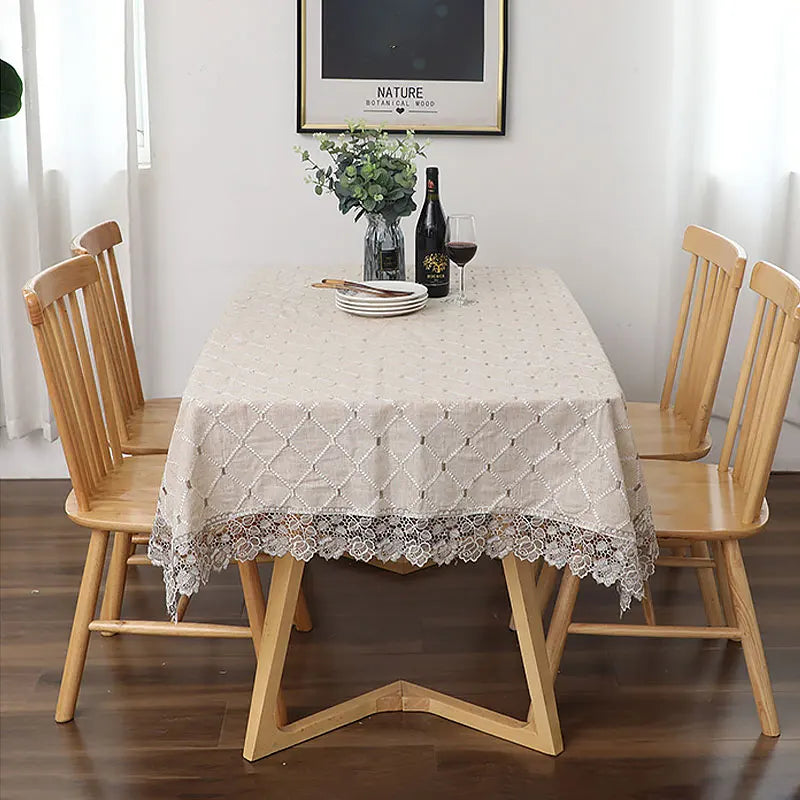 Nappe en coton brodée et dentelle