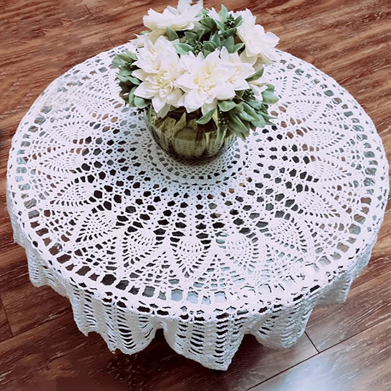 Nappe de table ronde en crochet blanc