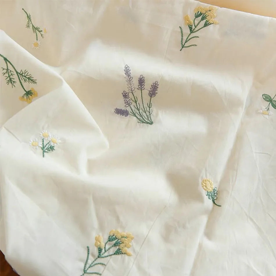 Nappe en coton brodée fleurs